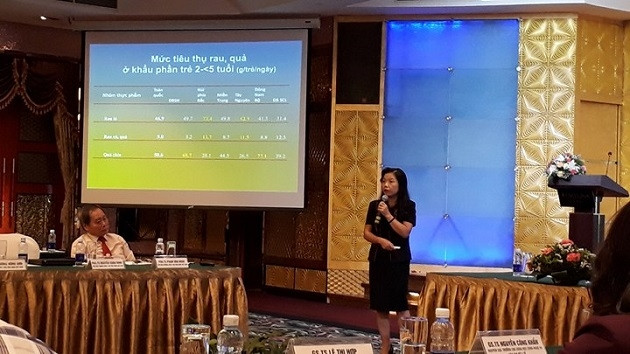 PGS, TS Lê Bạch Mai, nguyên Phó Viện trưởng Viện Dinh dưỡng quốc gia phân tích các chỉ số về tình trạng suy dinh dưỡng thấp còi tại Việt Nam. 