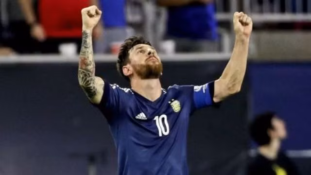 L. Messi chơi hay trong chiến thắng 4-0 của Argentina.