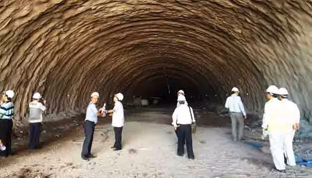 Thông hầm qua núi Eo cao tốc Đà Nẵng - Quảng Ngãi.