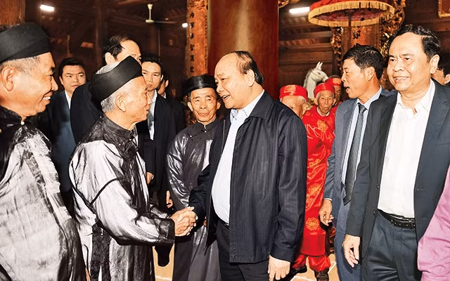 Thủ tướng Nguyễn Xuân Phúc và Chủ tịch Ủy ban Trung ương MTTQ Việt Nam Trần Thanh Mẫn tại Ngày hội Đại đoàn kết toàn dân tộc năm 2018. Ảnh | Quang Hiếu