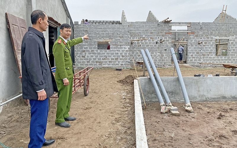 Công trình xây dựng nhà ở trái phép của ông Trần Văn Vinh thuộc đất “án phận” xã Kim Ðông, huyện Kim Sơn.