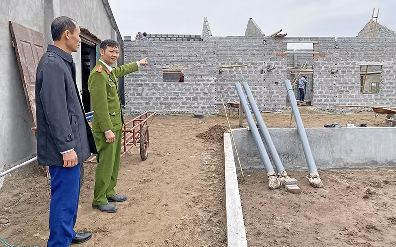 Công trình xây dựng nhà ở trái phép của ông Trần Văn Vinh thuộc đất “án phận” xã Kim Ðông, huyện Kim Sơn.