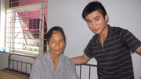 Sống cả phần đời của mẹ 