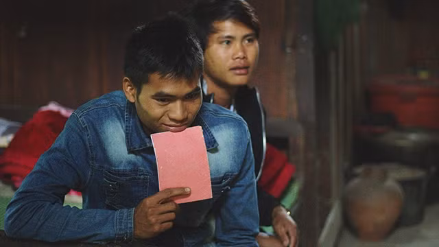 Hai thanh niên ở bản Huồi Nguồi, xã Na Loi cho biết đã nhiều lần họ bị kẻ xấu lôi kéo, dụ dỗ đi làm vàng.
