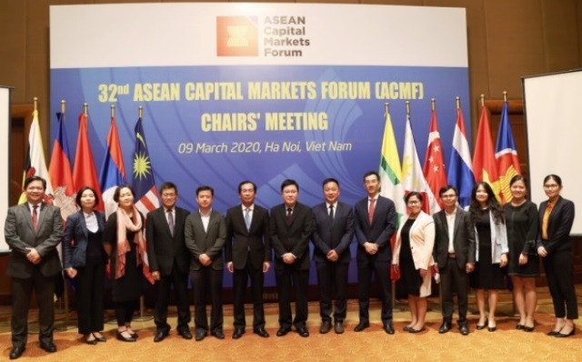 Các thành viên dự họp ACMF chụp ảnh lưu niệm.