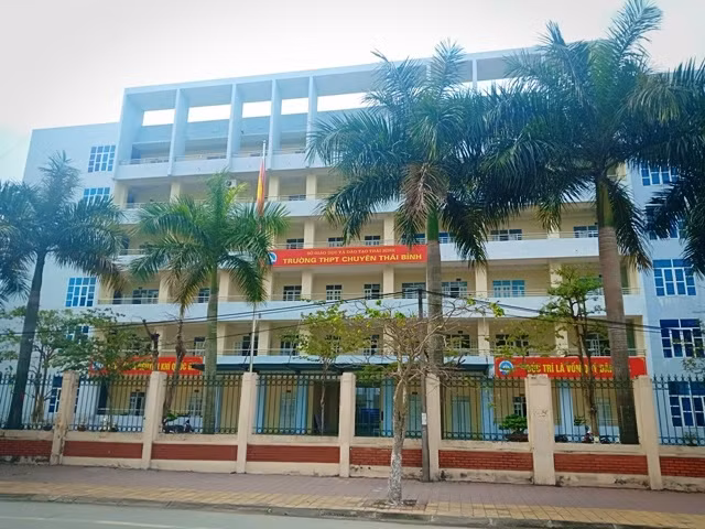 Trường THPT chuyên Thái Bình, nơi xảy ra sự việc.