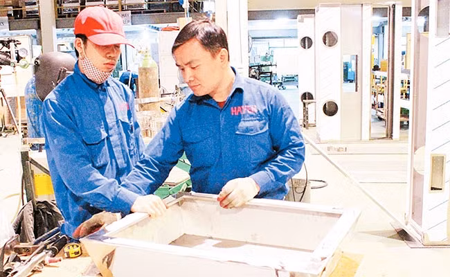 Phân xưởng sản xuất bếp ăn công nghiệp của Công ty cổ phần Hà Yến (Khu công nghiệp hỗ trợ Nam Hà Nội). Ảnh: KHẮC KIÊN