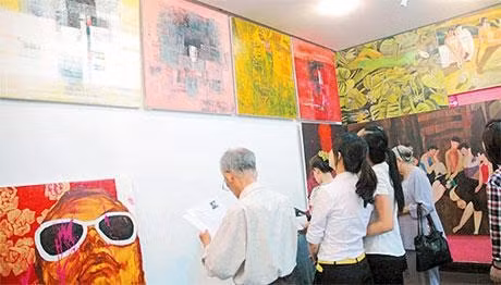 Triển lãm "sale off".