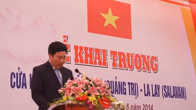 Phó Thủ tướng, Bộ trưởng Ngoại giao Phạm Bình Minh phát biểu tại lễ khai trương cửa khẩu quốc tế  La Lay (Quảng Trị) - La Lay (Sa La Van). 