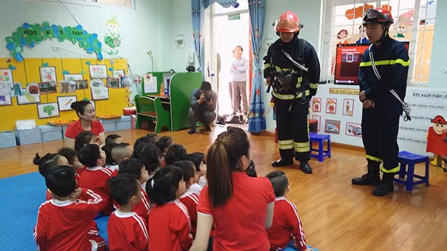 Hướng dẫn các kỹ năng cơ bản về PCCC cho trẻ mầm non.