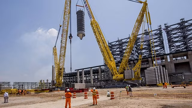 Tập đoàn Odebrecht hối lộ nhiều quan chức để giành được các hợp đồng xây dựng. Ảnh: WSJ