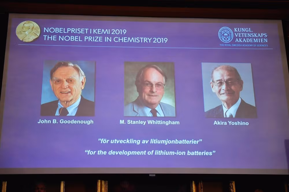Hình ảnh của ba nhà khoa học được vinh danh trong giải Nobel Hóa học 2019 (Ảnh: Reuters)