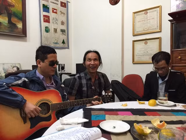 Học viên trong lớp học tình thương của Nghệ sĩ Nhân dân Tường Vy.