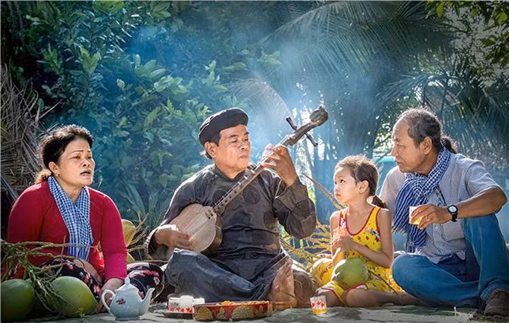 Việc đưa đờn ca tài tử vào tour du lịch đang tiềm ẩn những tác động tiêu cực. Ảnh: Lâm Quốc Bảo 