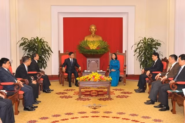 Đồng chí Trương Thị Mai, Ủy viên Bộ Chính trị, Bí thư T.Ư Đảng, Trưởng Ban Dân vận T.Ư, tiếp xã giao Đoàn đại biểu Đoàn Thanh niên Nhân dân cách mạng Lào.