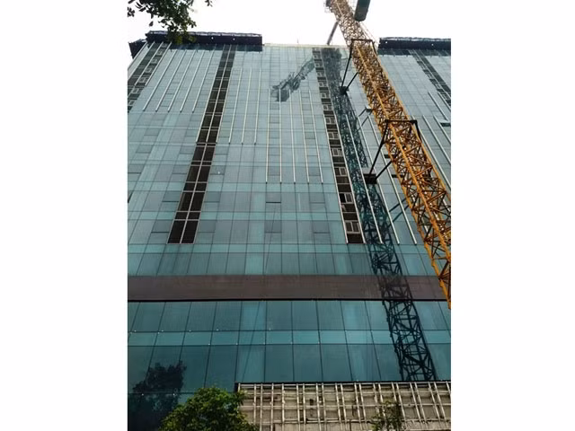 Công trình 8B Lê Trực im lìm sau khi phá dỡ giai đoạn 1.