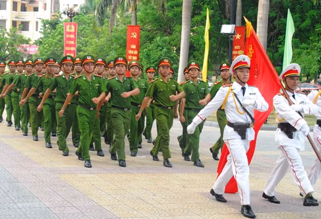 Các đội thi tham gia đi điều lệnh