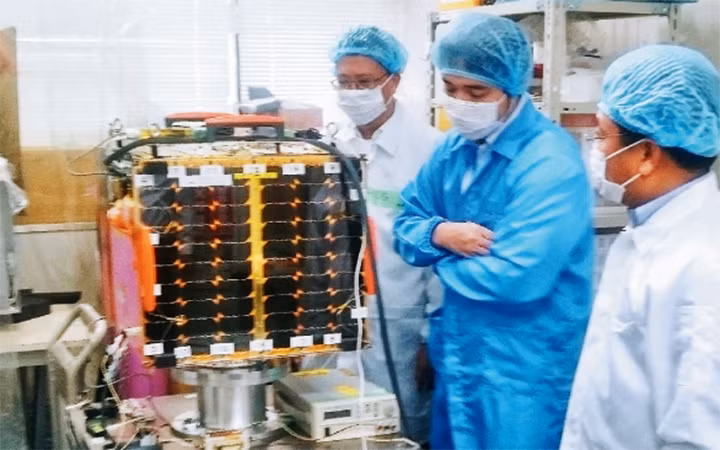 Vệ tinh MicroDragon được lưu trữ tại Đại học Tokyo (Nhật Bản) chờ ngày phóng.