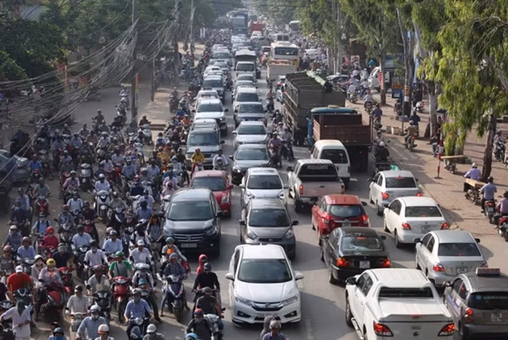 Ùn tắc giao thông trên tuyến đường Phan Trọng Tuệ.