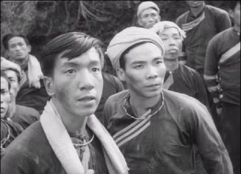 NSND Trịnh Thịnh (bên trái) trong phim Vợ chồng A Phủ.