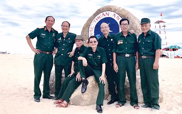Các CCB từng tham gia trận chiến đấu cuối cùng, giải phóng Thừa Thiên Huế về thăm Thuận An năm 2019.
