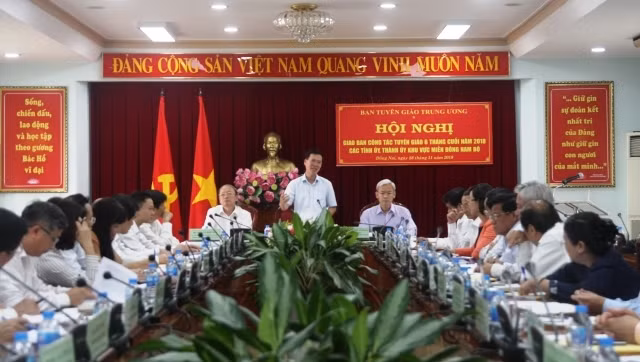 Đồng chí Võ Văn Thưởng phát biểu chỉ đạo kết luận hội nghị.