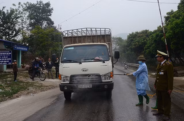 Các lực lượng chức năng liên ngành trạm kiểm dịch động vật Hợp Thành được đặt tại Quốc lộ 37 đoạn qua xã Hợp Thành, huyện Sơn Dương, tỉnh Tuyên Quang nơi giáp ranh với tỉnh Thái Nguyên luôn túc trực 2