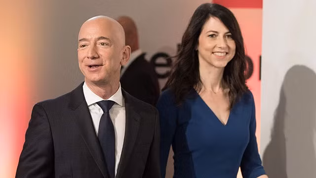 Vợ chồng tỷ phú Jeff Bezos và Mackenzie Bezos khi còn hạnh phúc. Ảnh: RECODE
