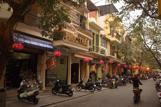 Một đoạn phố Lãn Ông vừa được chỉnh trang.