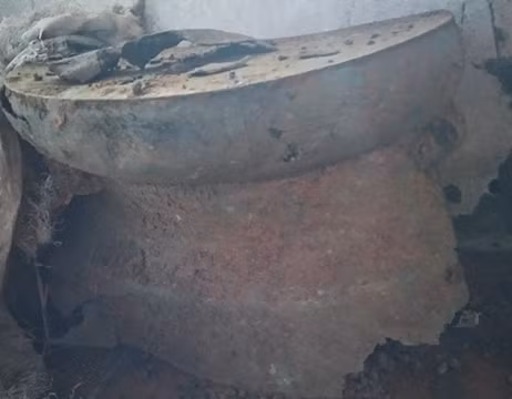 Chiếc trống đồng cổ mới được người dân phát hiện.