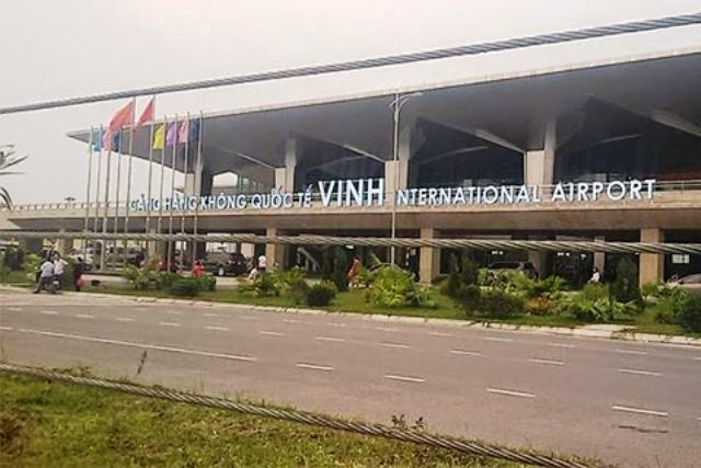 Xử phạt năm nhân viên sân bay Vinh để người tâm thần lọt lên cầu thang máy bay