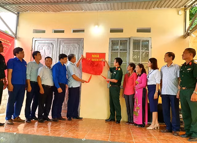 Chị Lưu Thị Mai ở tổ 7, phường Tích Lương, TP Thái Nguyên trong ngày nhà mới được hoàn thành.