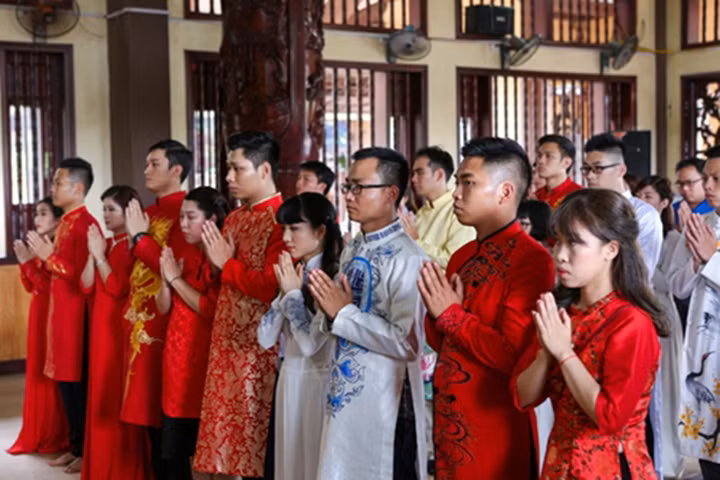 Mô hình đám cưới tập thể được nhiều bạn trẻ hưởng ứng.
