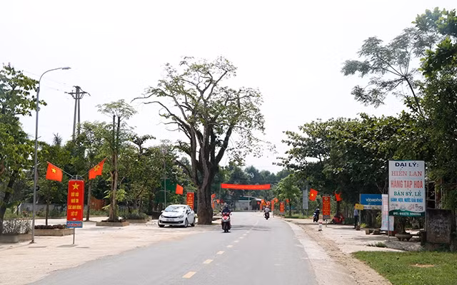 Quốc lộ 15A - đường Trường Sơn năm xưa, đoạn qua xã Hương Đô, huyện Hương Khê (Hà Tĩnh) ngày nay.