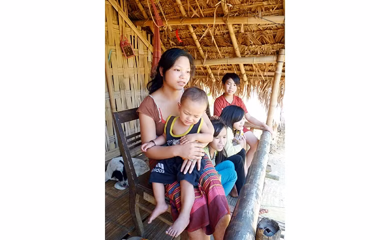 Trong tiến trình “di cư ngược”, trẻ em là đối tượng bị ảnh hưởng nặng nề nhất.