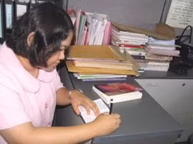 Dịch giả Montira Rato.
