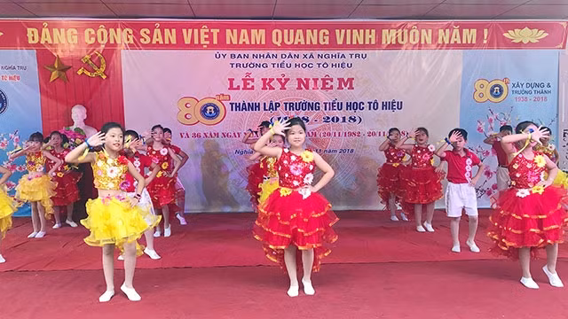 Lễ kỷ niệm 80 năm nhà trường do UBND xã Nghĩa Trụ tổ chức.