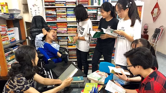 Thư viện miễn phí của anh Cừ thu hút rất nhiều độc giả, chủ yếu là các em học sinh.