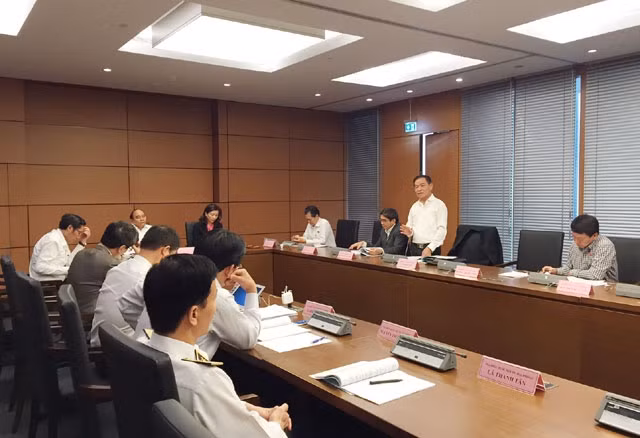 Đại biểu Lê Thanh Vân (Cà Mau) phát biểu ý kiến về dự thảo Luật Quản lý, sử dụng tài sản nhà nước (sửa đổi) tại tổ, sáng 31-10. (Ảnh: T.A)