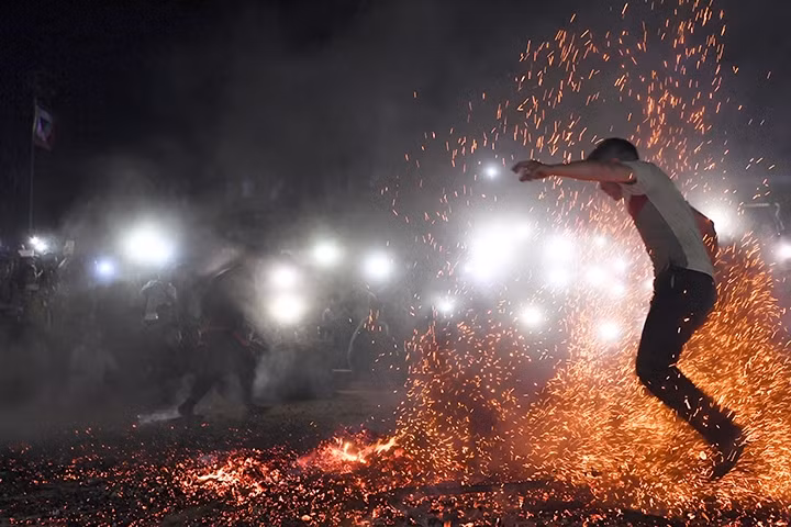 Vũ điệu trên than hồng