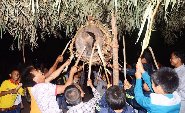 Lễ hội đập trống của người Ma Coong ở xã Thượng Trạch, huyện Bố Trạch (Quảng Bình).