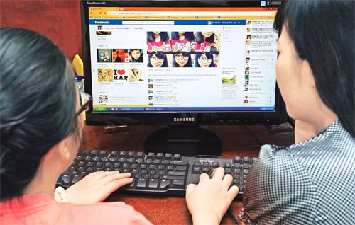Hàng triệu người có tài khoản mạng xã hội facebook. Ảnh: Đức Anh
