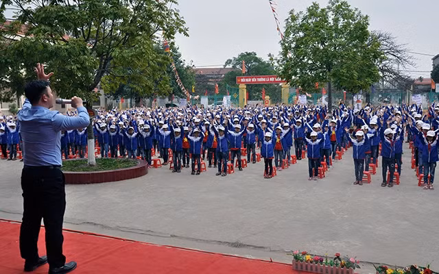 Học sinh Trường tiểu học Khánh Nhạc A, huyện Yên Khánh (Ninh Bình) trong giờ học chuyên đề về phòng, chống bắt cóc và xâm hại tình dục. 