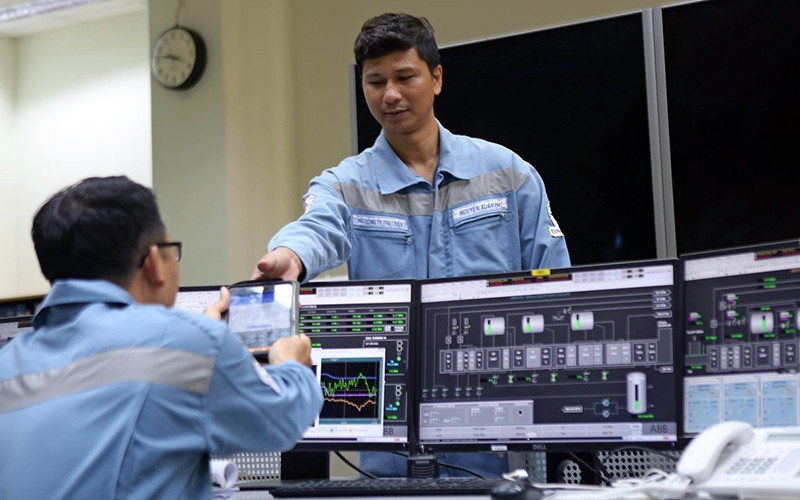 Mọi công việc vận hành vốn trước đây phải ghi thủ công thì nay đều đã được tích hợp trong máy tính bảng. Ảnh: Ngọc Hà