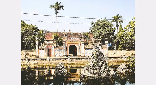 Di tích đền thờ danh nhân Nguyễn Trãi ở làng Nhị Khê, huyện Thường Tín.