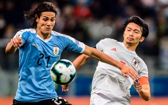 Tiền đạo Edinson Cavani trải qua ngày thi đấu “kém duyên” trước Nhật Bản.