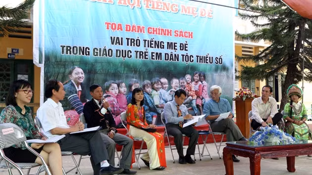 “Bà mẹ trợ giảng” giúp các em học tốt hơn