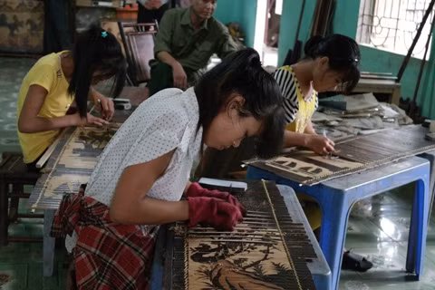 Làng nghề tre trúc Xuân Lai (xã Xuân Lai, huyện Gia Bình, tỉnh Bắc Ninh) tạo việc làm thường xuyên cho khoảng 400 đến 500 lao động.