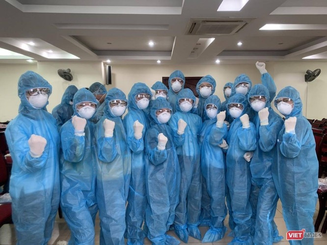 Sinh viên Trường Y được tập huấn và yêu cầu tuyệt đối tuân thủ các quy định về chuyên môn cũng như kỷ luật lao động trong quá trình tham gia công tác phòng chống dịch Covid-19 (Ảnh: HMU)