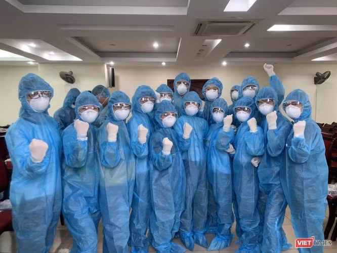 Sinh viên Trường Y được tập huấn và yêu cầu tuyệt đối tuân thủ các quy định về chuyên môn cũng như kỷ luật lao động trong quá trình tham gia công tác phòng chống dịch Covid-19 (Ảnh: HMU)